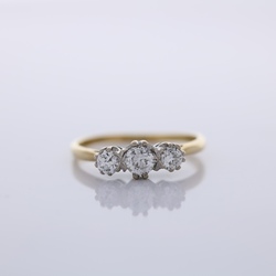 18ct Gold diamond 3 stone ring MS1350