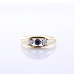 9ct Gold sapphire and diamond ring MS919